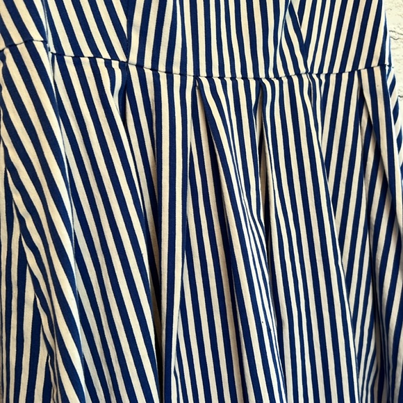 ⭐️ Blue pleated pinstripe tea length retro fit & flair sleeveless v zip back M - Picture 4 of 16